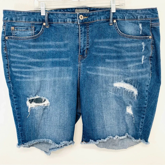 Torrid Demin Shorts Woman 26  Cut Off Blue Fade Distressed Stretch Travel Casual - Picture 1 of 9